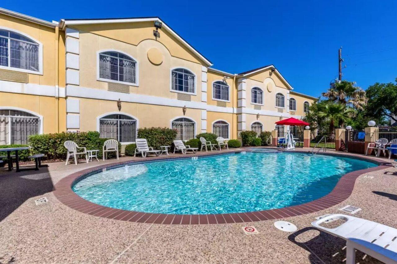 Quality Suites North Houston - Spring Westfield Екстериор снимка